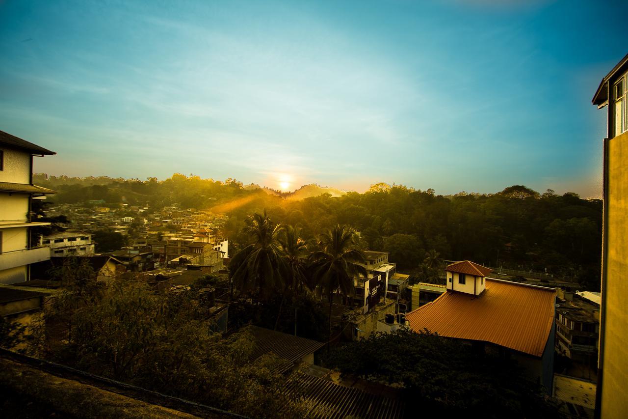 Heavens Door Guest Inn Kandy Exterior photo