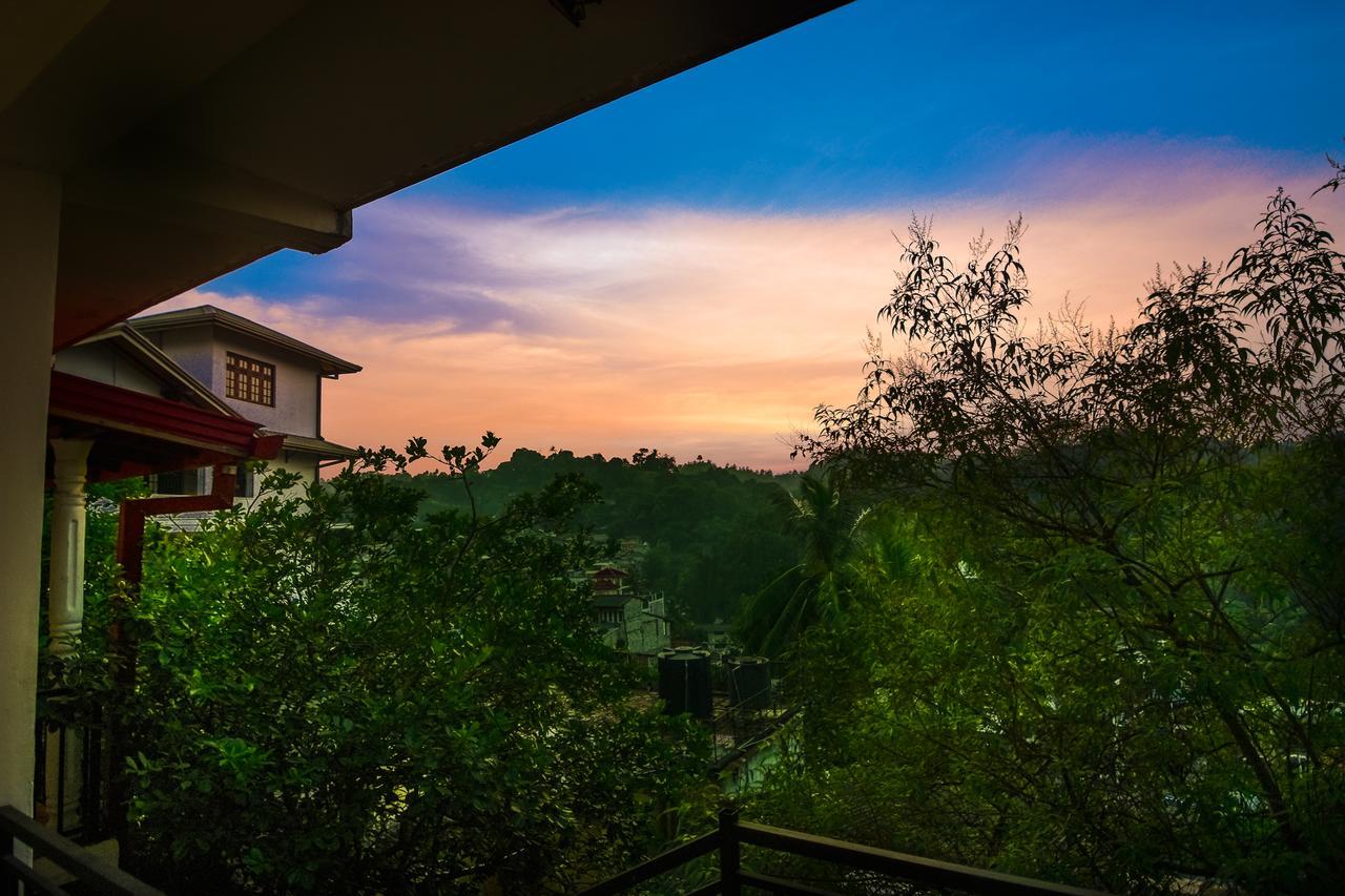 Heavens Door Guest Inn Kandy Exterior photo